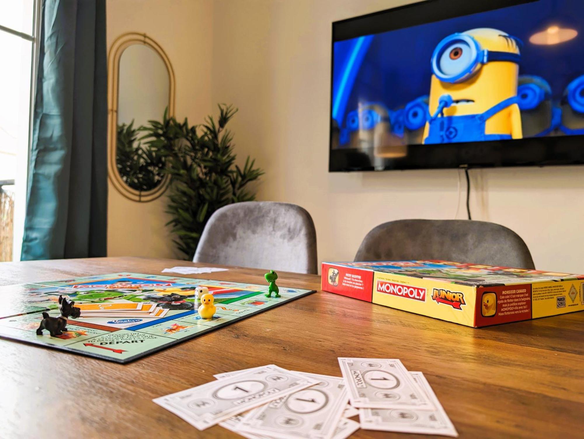 Le Repaire Des Minions - 10' Disney - Familial Bailly-Romainvilliers Exteriör bild